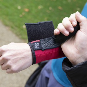 a wrist guidance aid for running or guiding a child